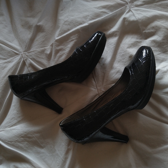 Black heels - Picture 3 of 5